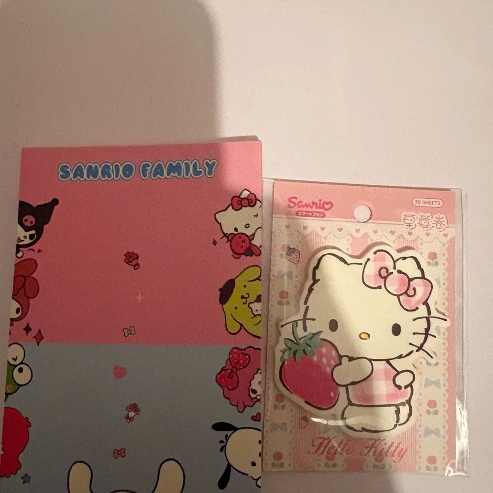 Hello‎ Kitty Pink Coin Purse with Gold-Tone Charm Keychains